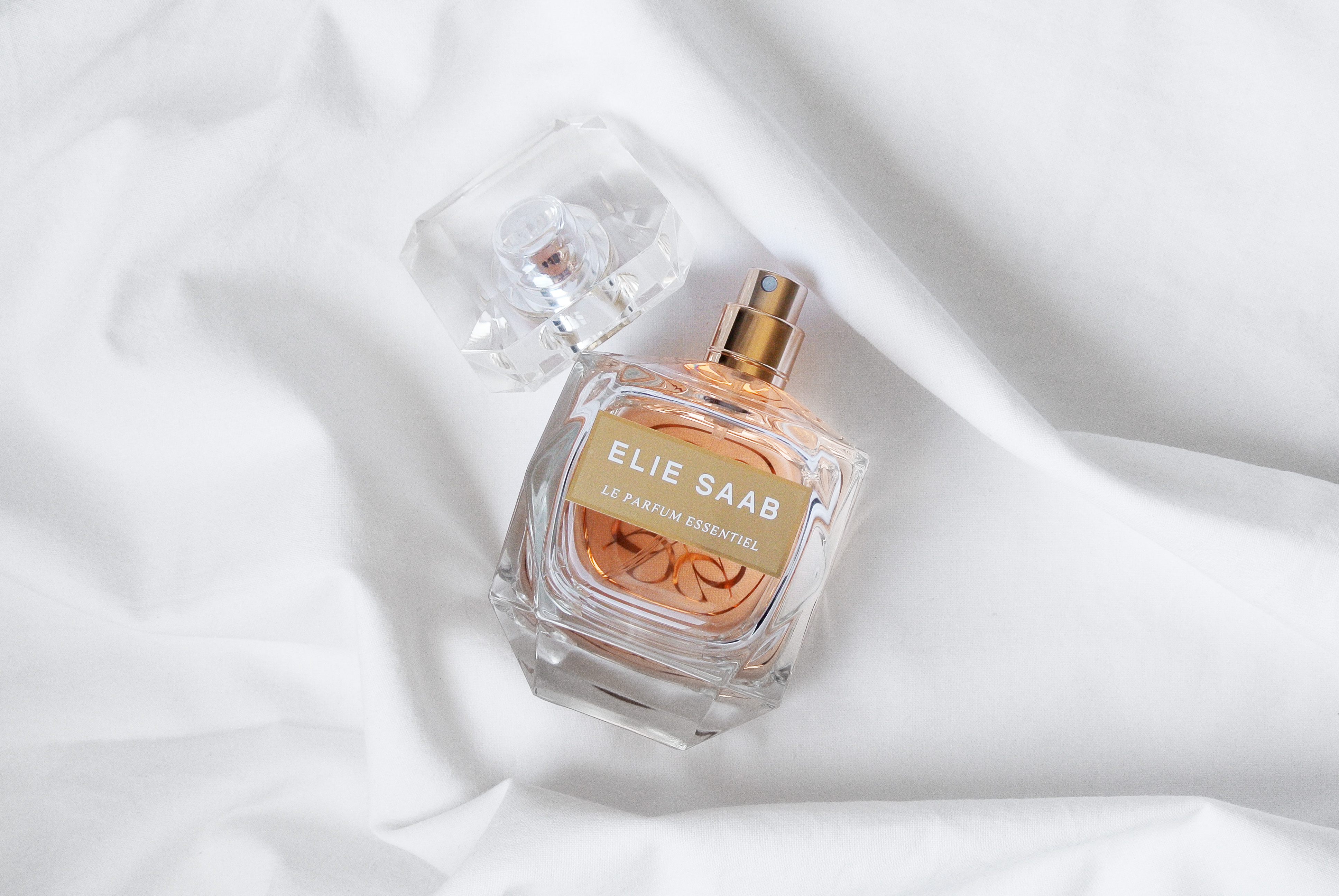 Elie Saab, Elie Saab Le Parfum, Elie Saab Le Parfum Essentiel, Elie Saab Le Parfum Essentiel Eau De Parfum, Elie Saab Le Parfum Essentiel EDP, Elie Saab Le Parfum Essentiel Eau De Parfum 0.8ml, Elie Saab Le Parfum Essentiel Eau De Parfum รีวิว, น้ำหอม, น้ำหอมผู้หญิง, น้ำหอม Elie Saab