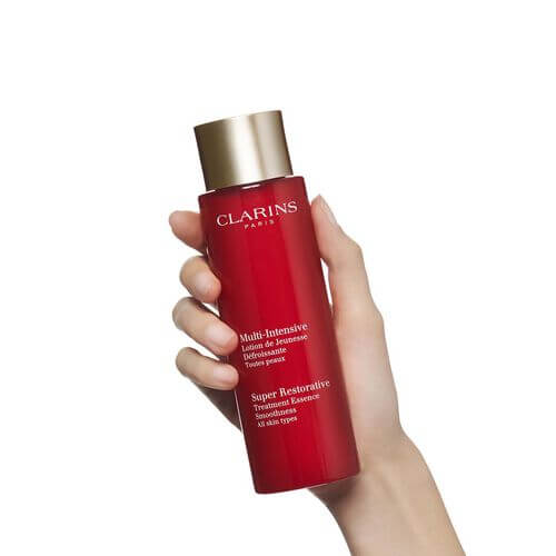 Clarins Multi Intensive Super Restorative Treatment Essence Smoothness โลชั่นบำรุงผิวกลางคืน ลดเลือนริ้วรอยแห่งวัย ด้วยเนื้อสัมผัสที่เข้มข้น สดชื่น และทรงประสิทธิภาพ ซึมซาบลงบนผิวได้อย่างสมบูรณ์แบบ